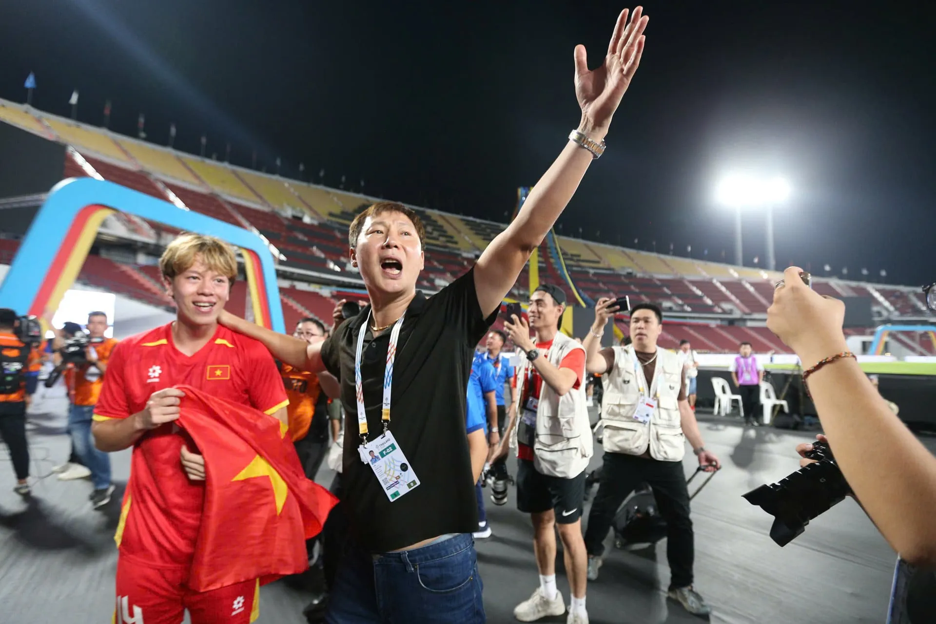 U22 Việt Nam vô địch SEA Games 33: Truyền thông Hàn Quốc tôn vinh dấu ấn Kim Sang-sik sau màn ngược dòng trước Thái Lan 4 U22 Việt Nam vô địch SEA Games 33 đã đánh bại U22 Thái Lan với tỉ số 3-2